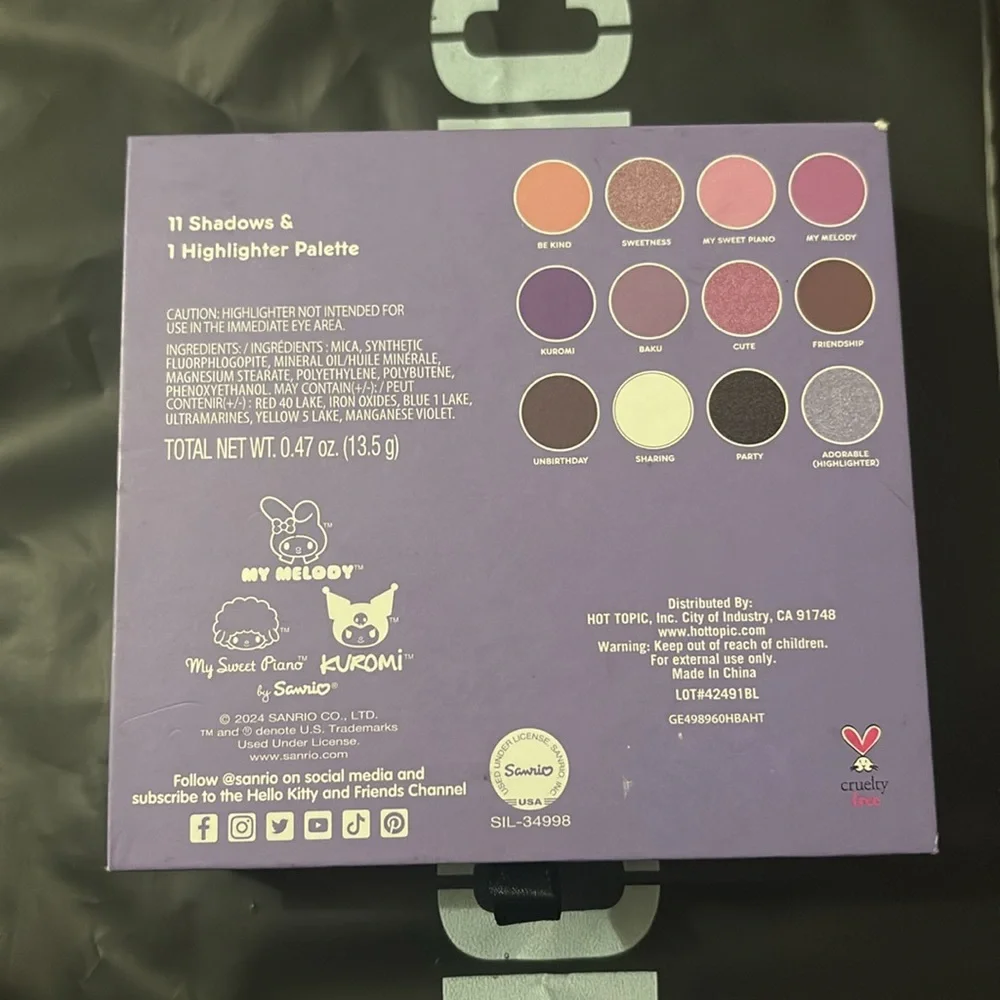 My‎ Melody & Kuromi Cute Party Eyeshadow & Highlighter Palette Hot Topic Sanrio